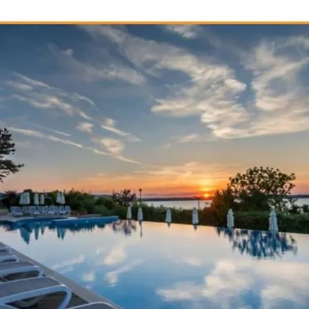 The Vacation Deserve Apartment
