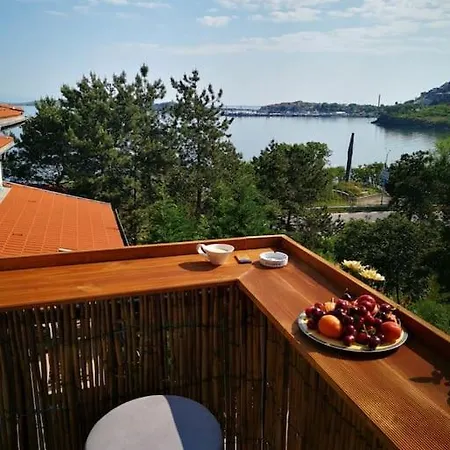The Vacation Deserve Apartment *